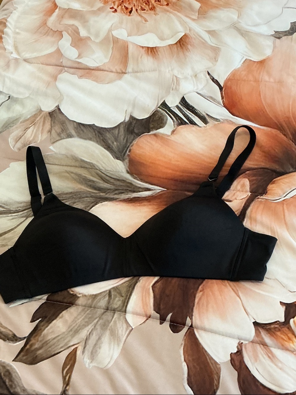 Brassiere by Warners solid black 38B cup no underwires just comfort